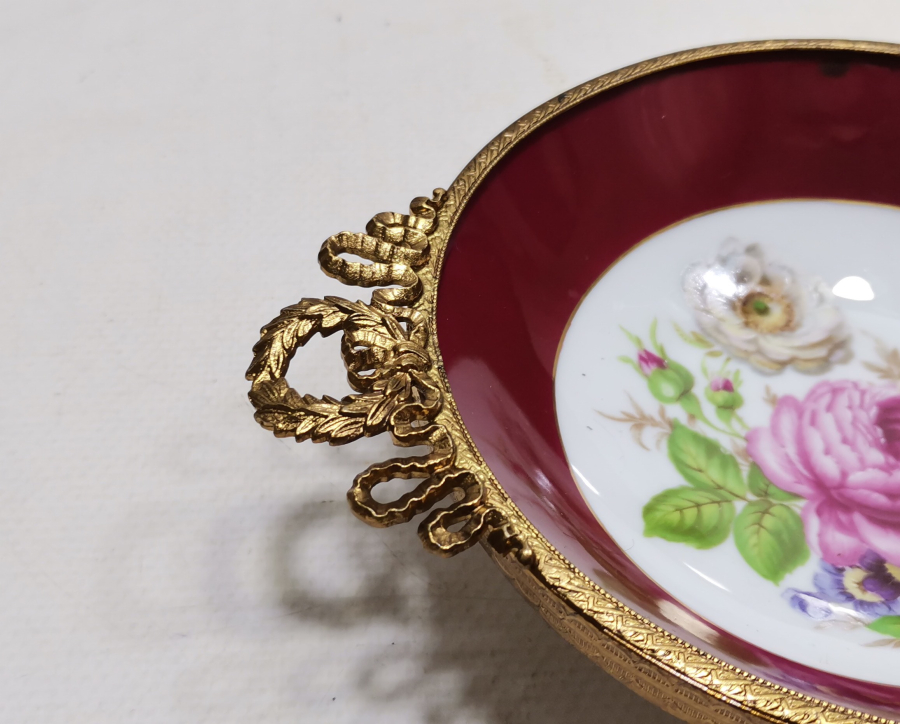 OSMANLI DÖNEMİ ÇOK NADİR EL BOYAMA VE SALTANAT ÇELENKLİ PORSELEN KASE