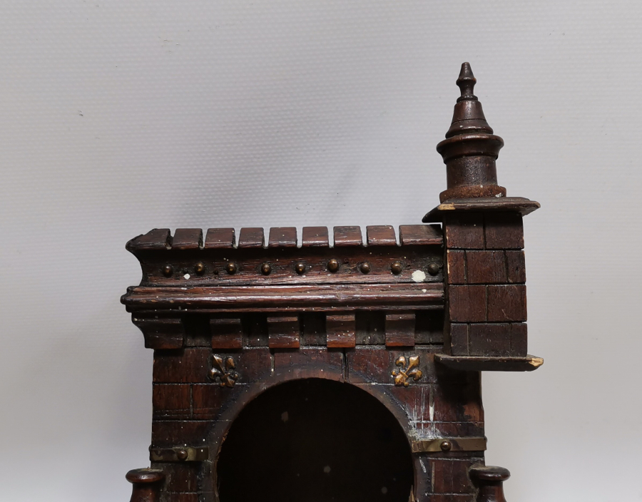 OSMANLI DÖNEMİ KALE BURCU FORMUNDA YAPILMIŞ ÇOK NADİR AHŞAP SAAT KABI