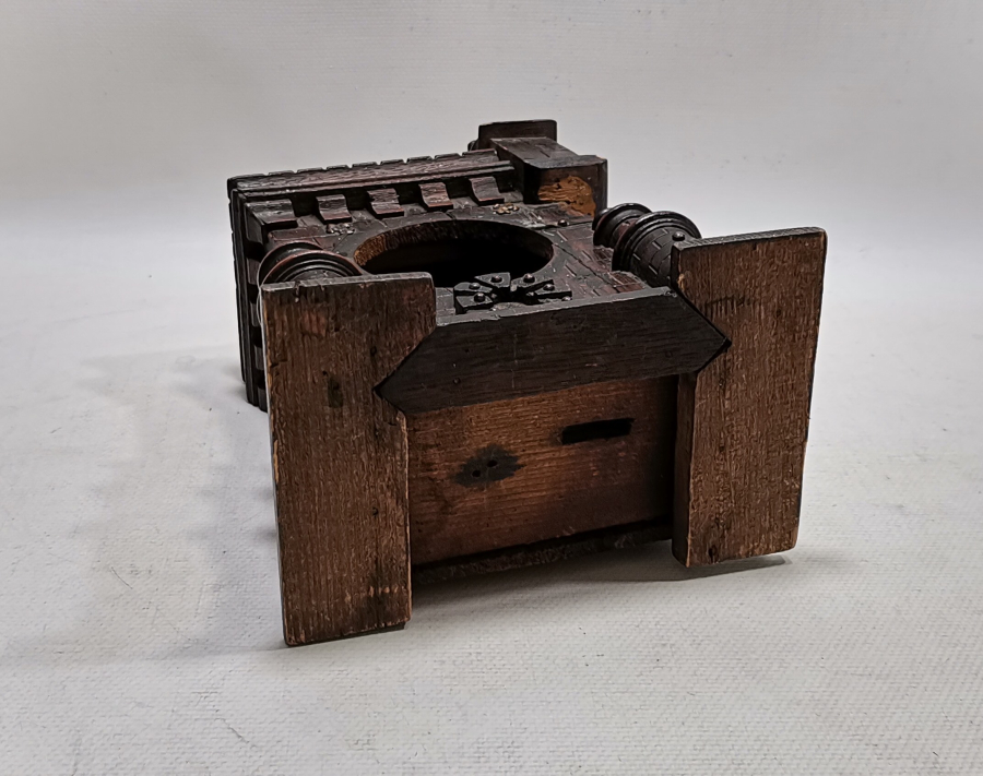 OSMANLI DÖNEMİ KALE BURCU FORMUNDA YAPILMIŞ ÇOK NADİR AHŞAP SAAT KABI