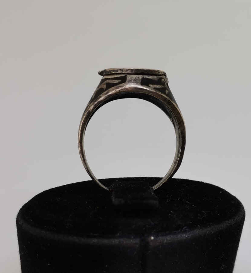 SAVAT İŞÇİLİKLİ NADİR ZEHİR YÜZÜĞÜ