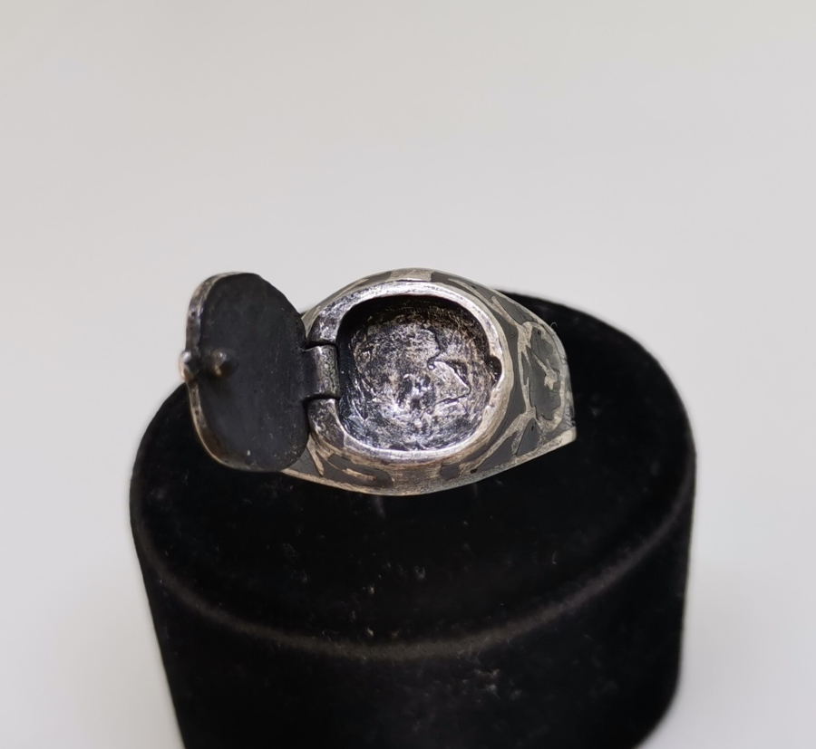 SAVAT İŞÇİLİKLİ NADİR ZEHİR YÜZÜĞÜ