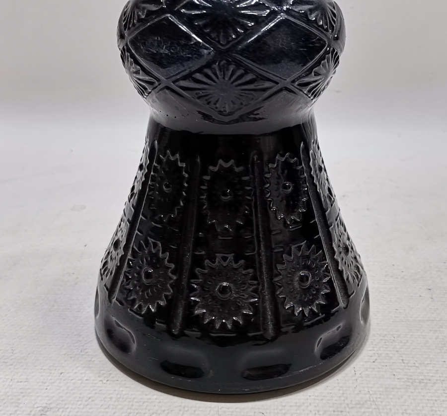 ÜZERİ KABARTMA İŞÇİLİKLİ ANTİKA NARGİLE ALTI