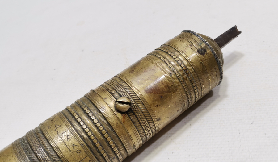 ÜZERİ OSMANLICA YAZILI AĞA İŞİ KAHVE DEĞİRMENİ