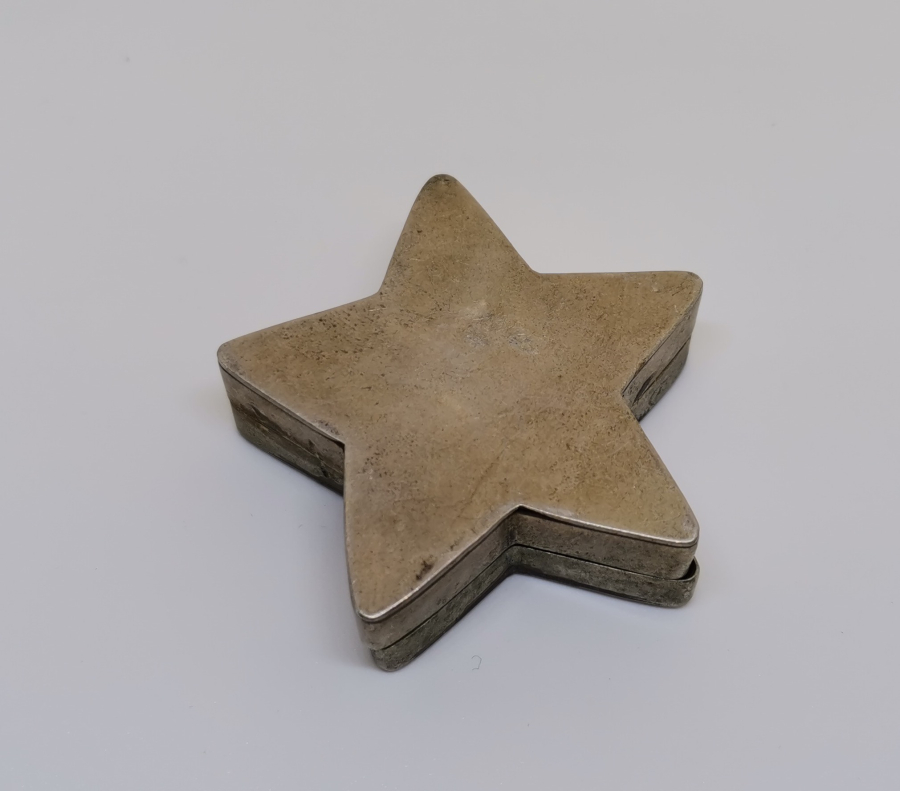 İÇİ OSMANLICA VAN DAMGALI OSMANLI DÖNEMİ YILDIZ FORMUNDA YAPILMIŞ ŞİFRELİ GÜMÜŞ KUTU