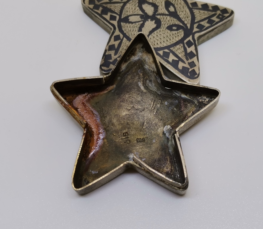 İÇİ OSMANLICA VAN DAMGALI OSMANLI DÖNEMİ YILDIZ FORMUNDA YAPILMIŞ ŞİFRELİ GÜMÜŞ KUTU