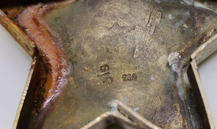 İÇİ OSMANLICA VAN DAMGALI OSMANLI DÖNEMİ YILDIZ FORMUNDA YAPILMIŞ ŞİFRELİ GÜMÜŞ KUTU