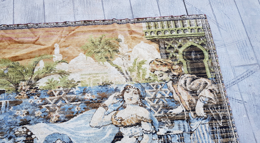 KAHVECİ GÜZELİ ANTİKA DUVAR HALISI