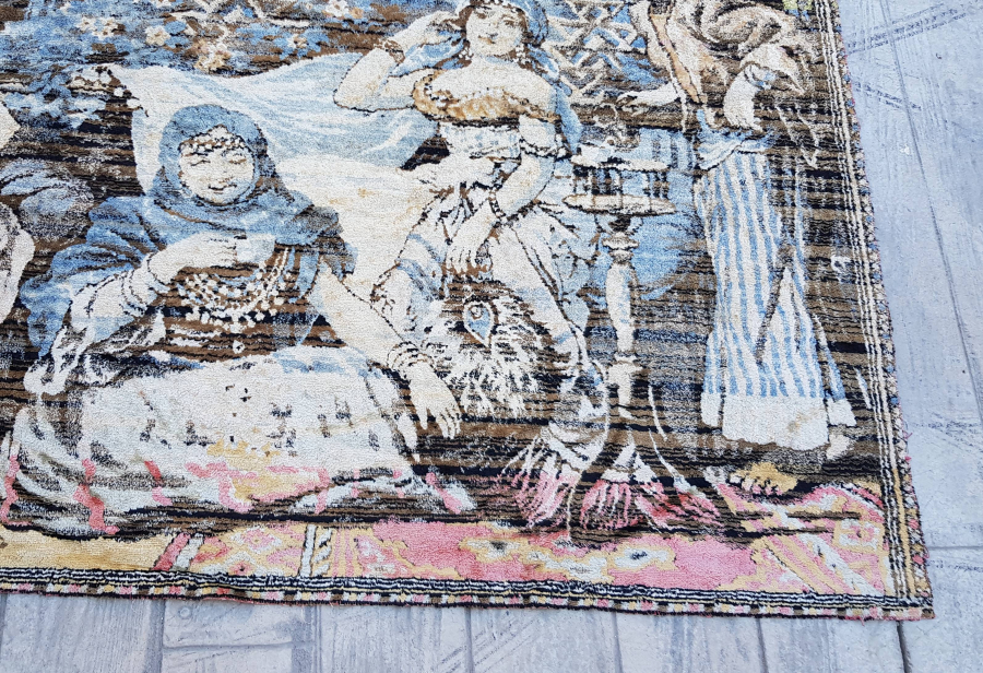 KAHVECİ GÜZELİ ANTİKA DUVAR HALISI