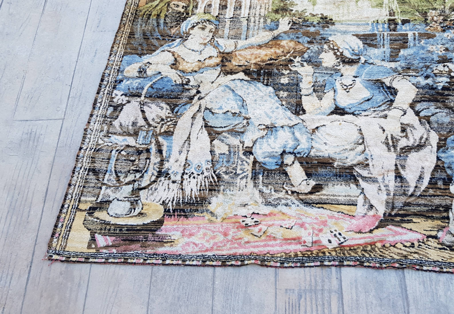 KAHVECİ GÜZELİ ANTİKA DUVAR HALISI