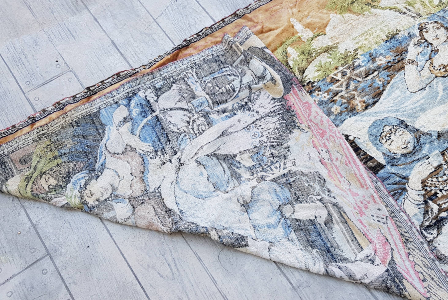 KAHVECİ GÜZELİ ANTİKA DUVAR HALISI