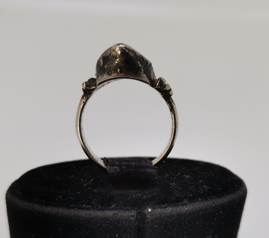 KURU KAFA FORMUNDA YAPILMIŞ ÖZEL DİZAYN GÜMÜŞ YÜZÜK