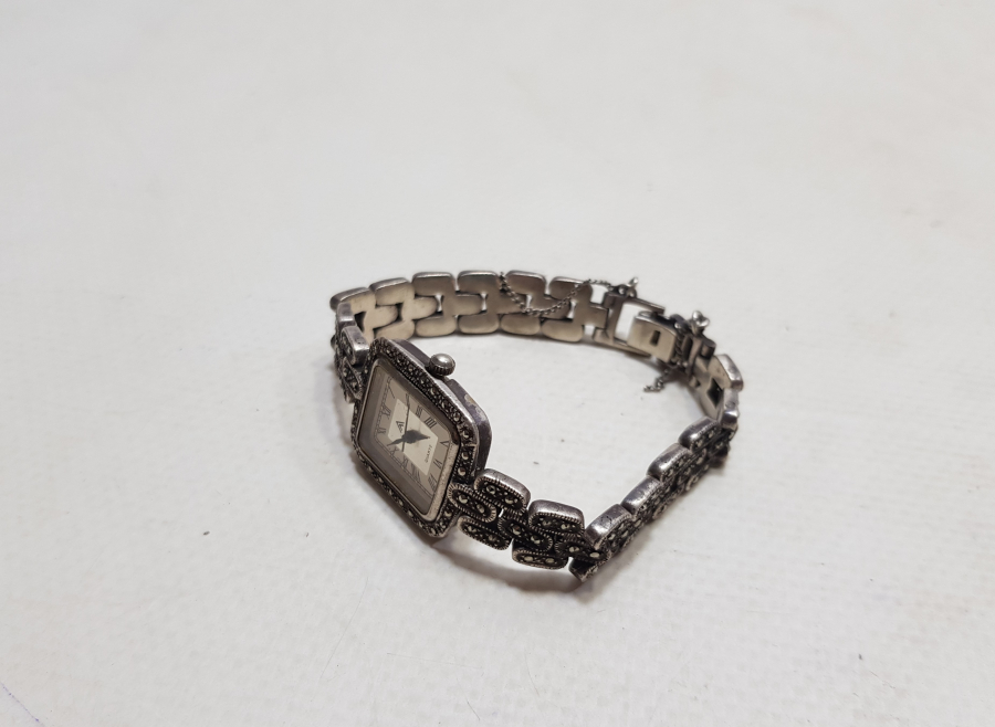 MARGAZİT TAŞLI GÜMÜŞ KOL SAATİ