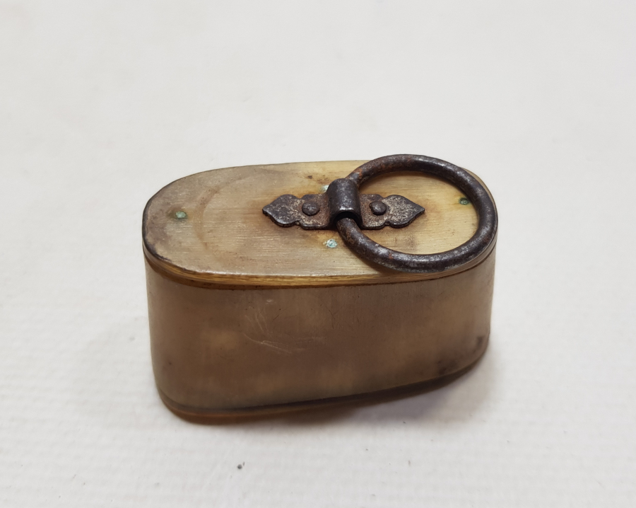 OSMANLI DÖNEMİ ÇOK NADİR KUBBELİ MODEL BOYNUZ AFYONLUK - SAKIZLIK