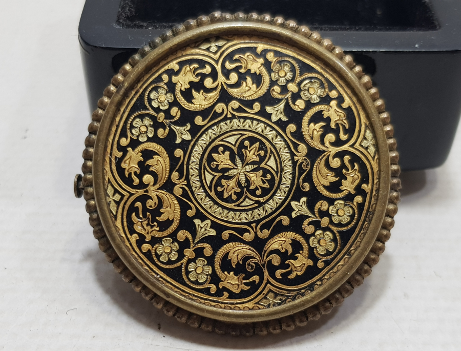 ÜZERİ ALTIN VERMEYLİ ANTİKA İNGİLİZ BROŞ