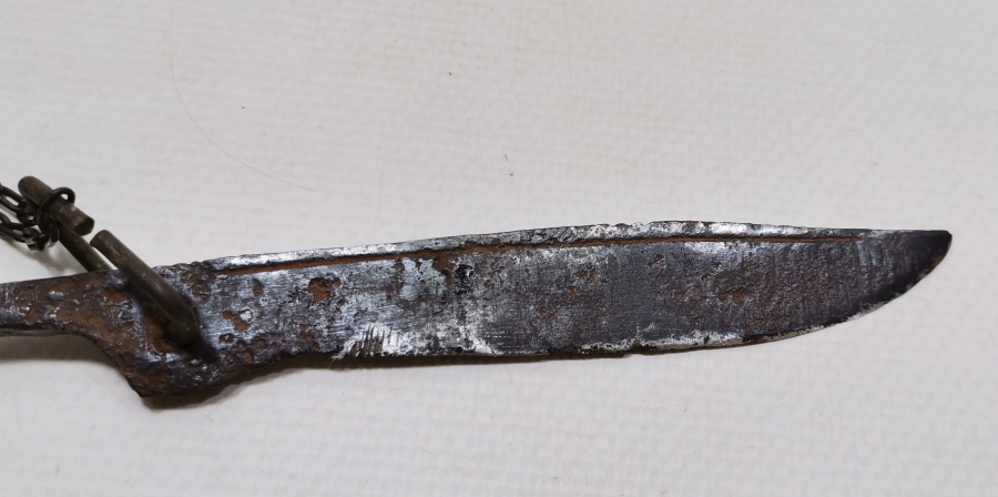 ÜZERİ OSMANLICA YAZILI KAMA FORMUNDA YAPILMIŞ ÇOK NADİR SÜVARİ KAV ÇAKMAĞI