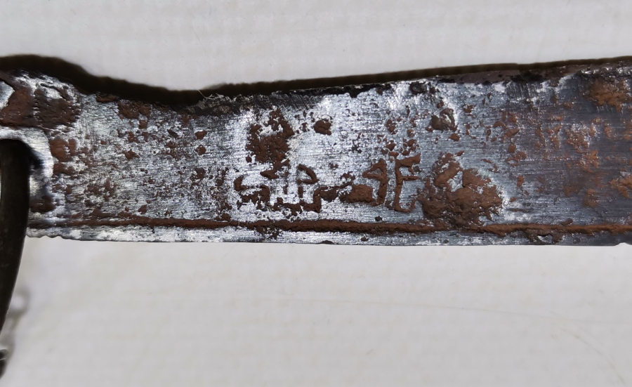 ÜZERİ OSMANLICA YAZILI KAMA FORMUNDA YAPILMIŞ ÇOK NADİR SÜVARİ KAV ÇAKMAĞI