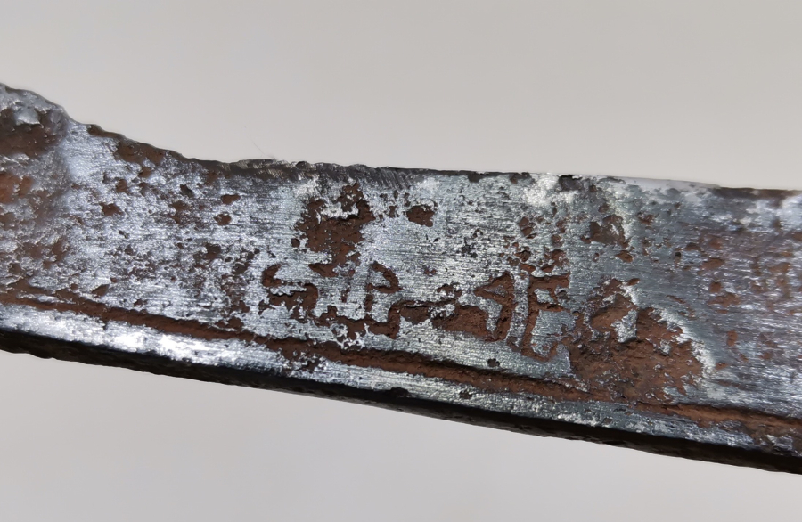 ÜZERİ OSMANLICA YAZILI KAMA FORMUNDA YAPILMIŞ ÇOK NADİR SÜVARİ KAV ÇAKMAĞI