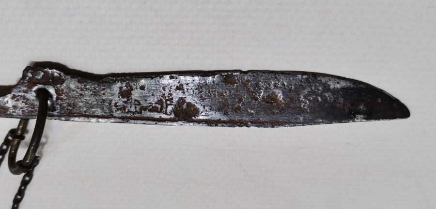 ÜZERİ OSMANLICA YAZILI KAMA FORMUNDA YAPILMIŞ ÇOK NADİR SÜVARİ KAV ÇAKMAĞI