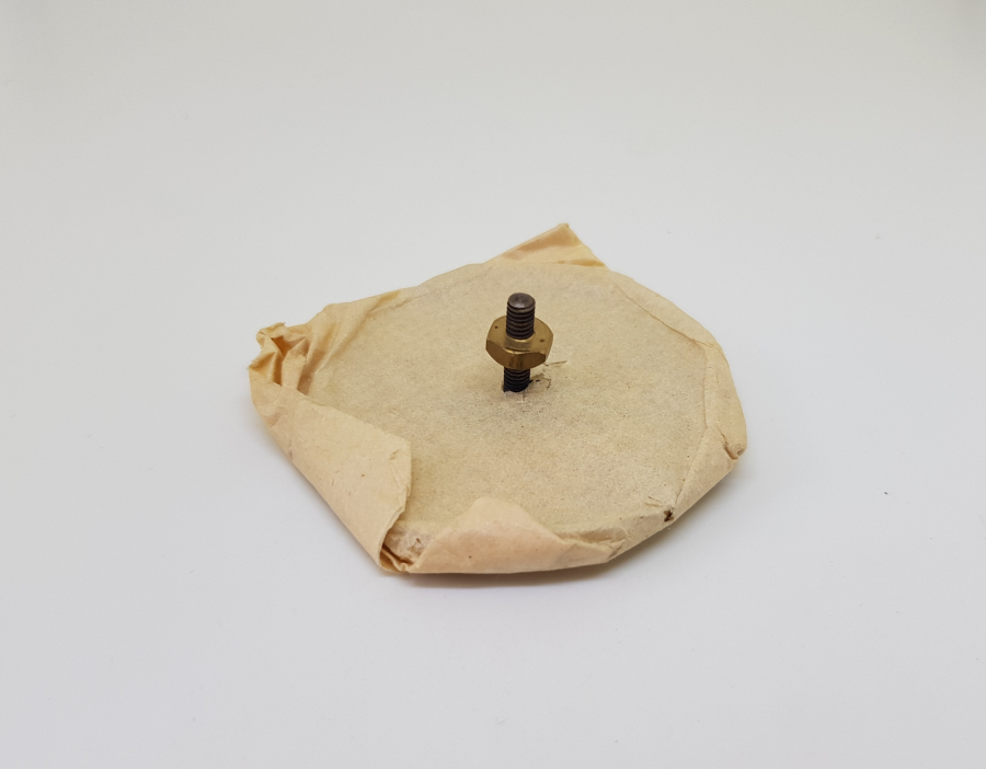 ÜZERİNDE ATATÜRK'ÜN OSMANLICA İMZASI BULUNAN ORJİNAL DARPHANE PAKETİNDE ÇİL MADALYON