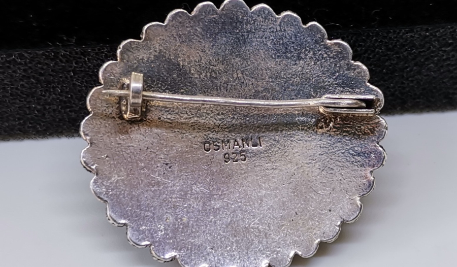 AKİK TAŞLI VE GÜHERSE İŞÇİLİKLİ ÖZEL YAPIM GÜMÜŞ BROŞ