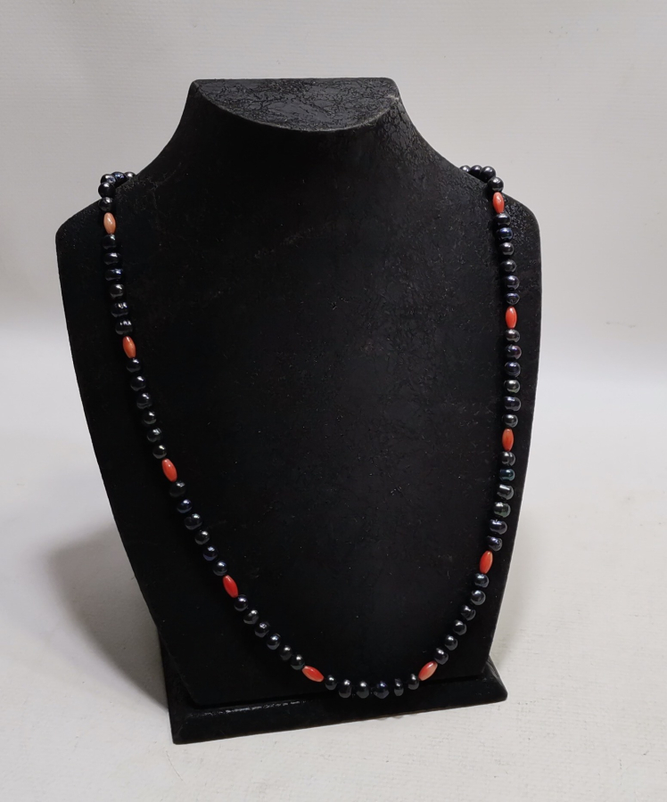 ÇOK NADİR MERCAN TAŞLI VE SİYAH İNCİ ANTİKA GERDANLIK