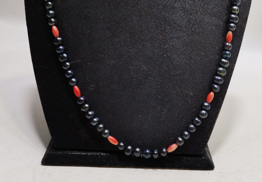 ÇOK NADİR MERCAN TAŞLI VE SİYAH İNCİ ANTİKA GERDANLIK