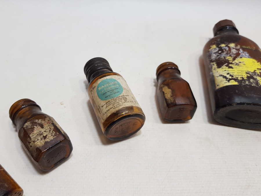 ECZACILIK TARİHİ - ANTİKA İLAÇ ŞİŞESİ LOTU