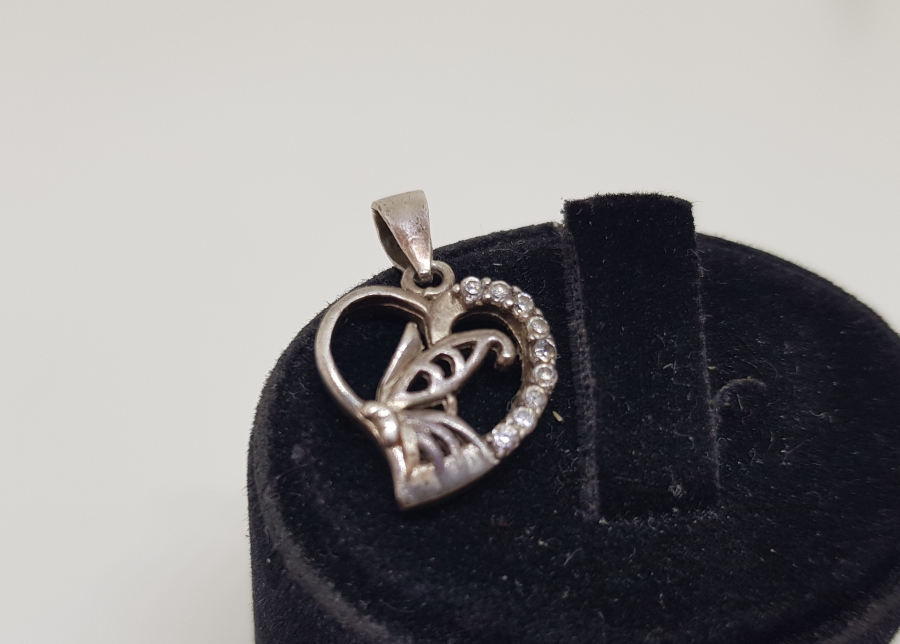 KALP FORMUNDA YAPILMIŞ GÜMÜŞ KOLYE UCU