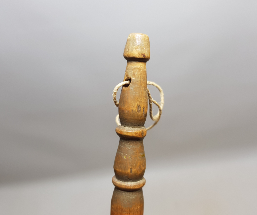 OSMANLI DÖNEMİ MEVLEVİ SİKKELİ ŞİMŞİR AĞACINDAN YAPILMIŞ UÇKURLUK