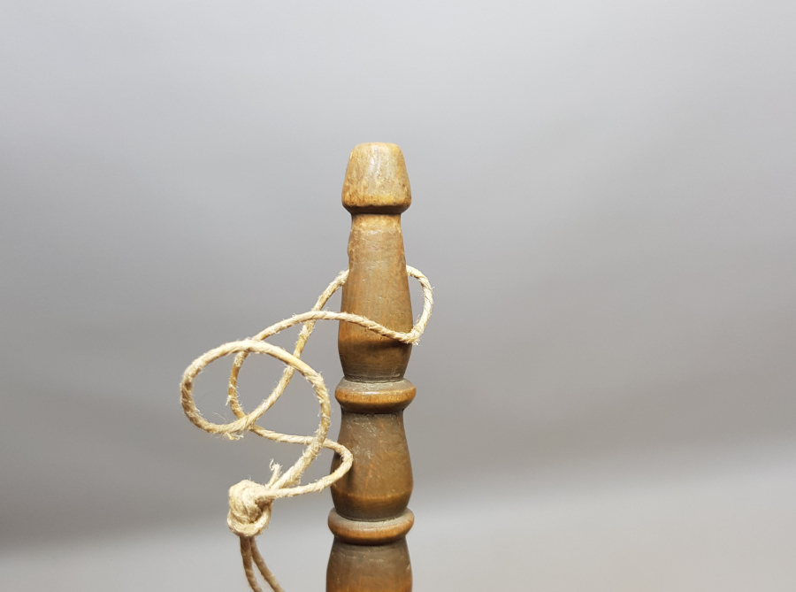 OSMANLI DÖNEMİ MEVLEVİ SİKKELİ ŞİMŞİR AĞACINDAN YAPILMIŞ UÇKURLUK