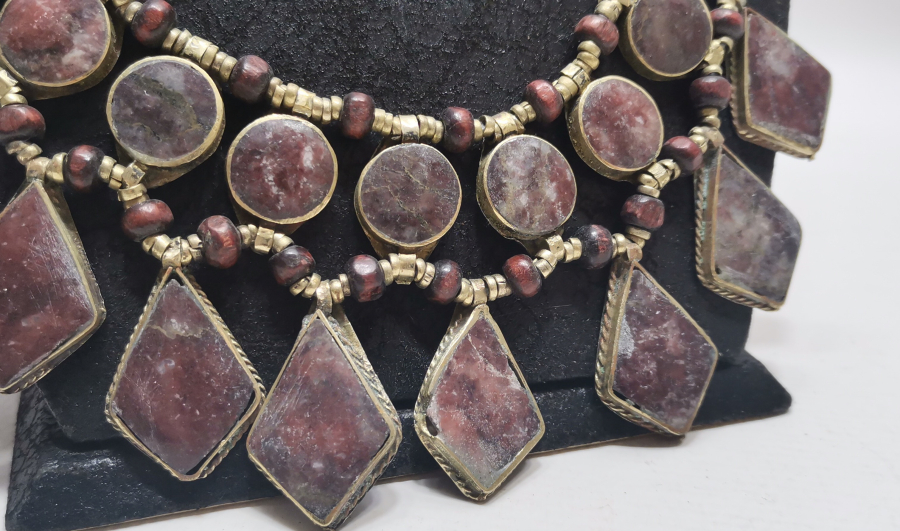 ÜZERİ DOĞAL TAŞLARLA SÜSLÜ BÜYÜK BOY EL YAPIMI ANTİKA TÜRKMEN İŞİ GERDANLIK