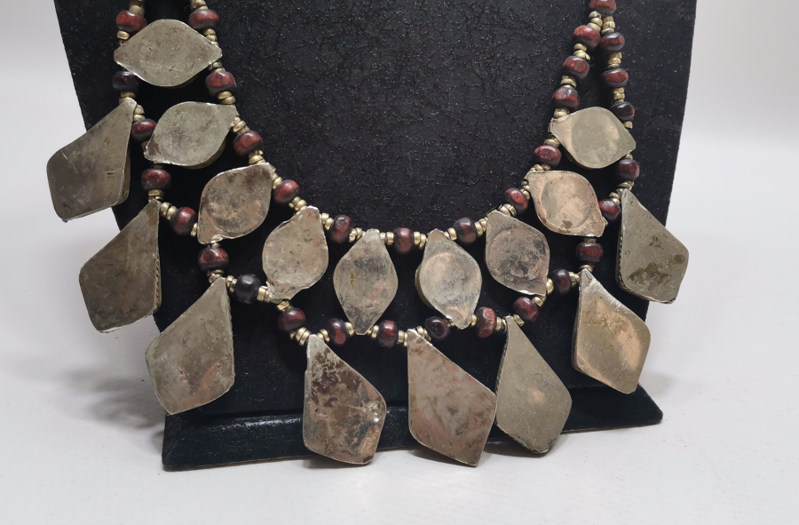 ÜZERİ DOĞAL TAŞLARLA SÜSLÜ BÜYÜK BOY EL YAPIMI ANTİKA TÜRKMEN İŞİ GERDANLIK