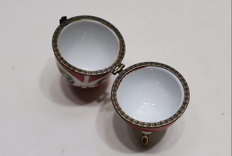 YUMURTA FORMLU WJ MARKA ANTİKA MÜCEVHER KUTUSU