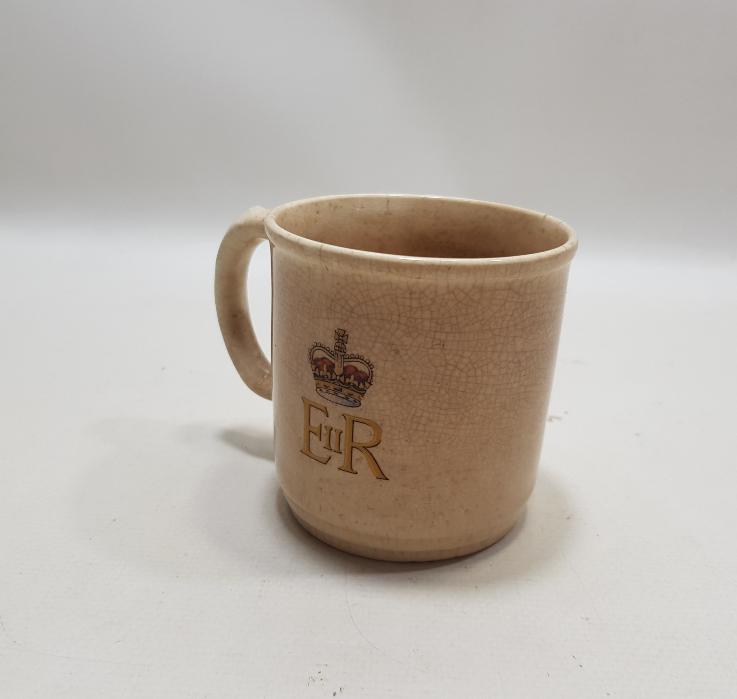 1953 KRALİÇE ELİZABET'İN TAÇ GİYME TÖRENİ HATIRASI PORSELEN MUG BARDAK