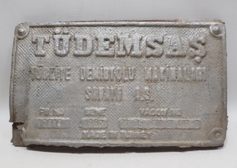 DEMİRYOLU TARİHİ: TÜDEMSAŞ TÜRKİYE DEMİRYOLU MAKİNALARI SANAYİ A.Ş. TABELASI