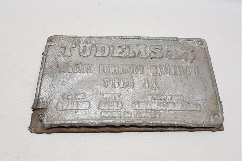 DEMİRYOLU TARİHİ: TÜDEMSAŞ TÜRKİYE DEMİRYOLU MAKİNALARI SANAYİ A.Ş. TABELASI