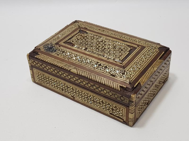 OSMANLI DÖNEMİ MARKÜTERİ İŞÇİLİKLİ NADİR AHŞAP KUTU