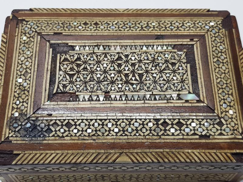 OSMANLI DÖNEMİ MARKÜTERİ İŞÇİLİKLİ NADİR AHŞAP KUTU