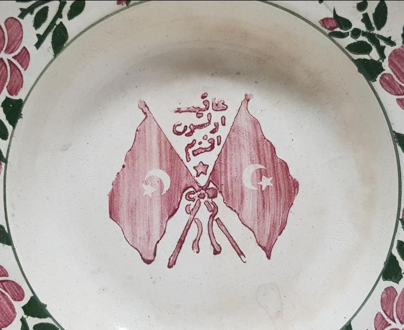 OSMANLI DÖNEMİ MEŞRUTİYET BAYRAKLI AFİYET OLSUN EFENDİM YAZILI PORSELEN TABAK