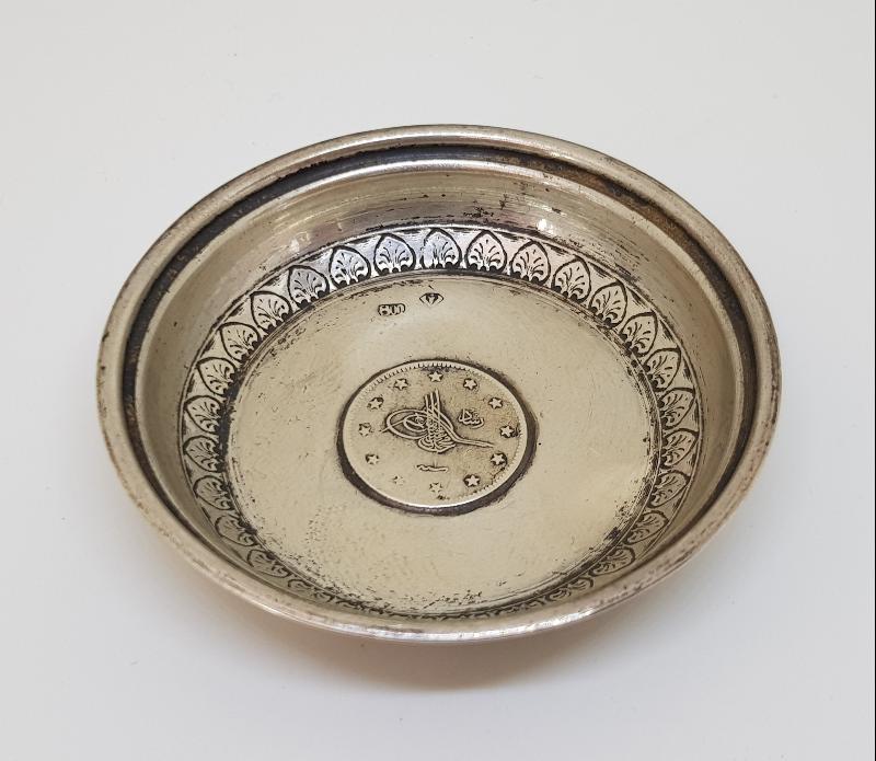 ORTASINDA OSMANLI PARASI BULUNAN ANTİKA GÜMÜŞ KINA TASI 