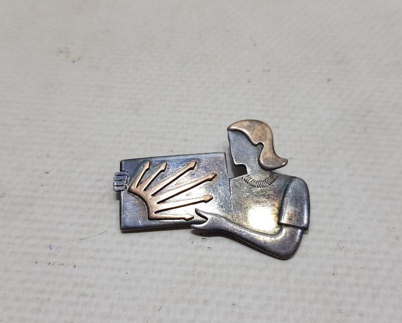 1930'LARDAN KADIN TEMALI ÇOK NADİR GÜMÜŞ CHP ROZETİ 