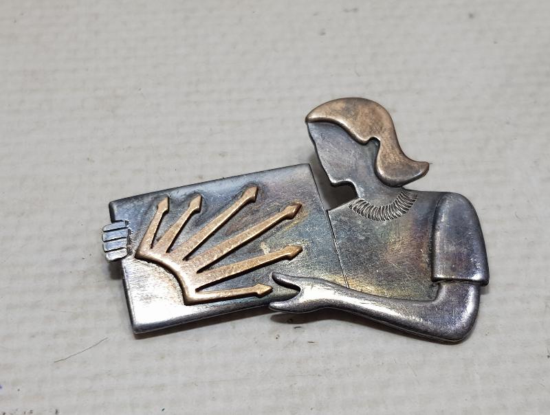 1930'LARDAN KADIN TEMALI ÇOK NADİR GÜMÜŞ CHP ROZETİ 