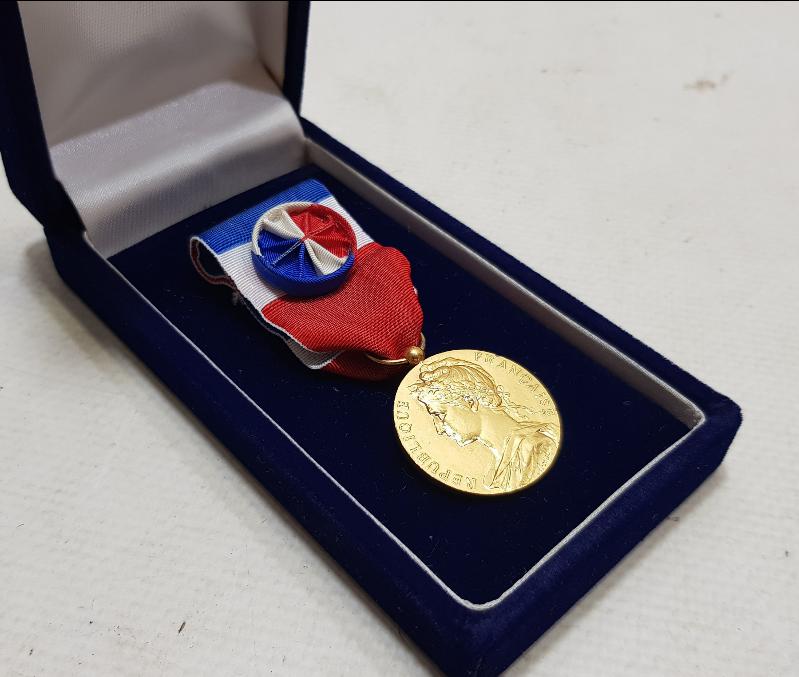 FRANSIZ İŞÇİ MADALYASI 