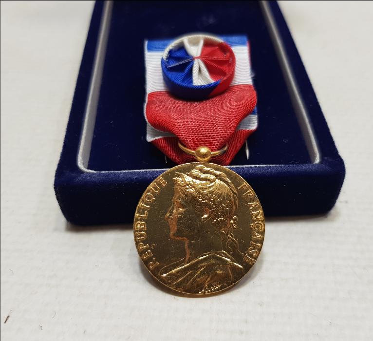 FRANSIZ İŞÇİ MADALYASI 