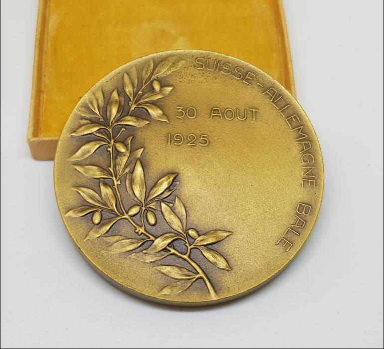 KUTUSUNDA 1925 TARİHLİ İSVİÇRE - ALMANYA KOŞU MADALYASI