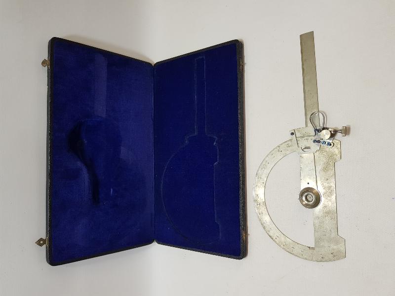 ORJİNAL KUTUSUNDA ANTİKA KONİK AÇI ÖLÇER 