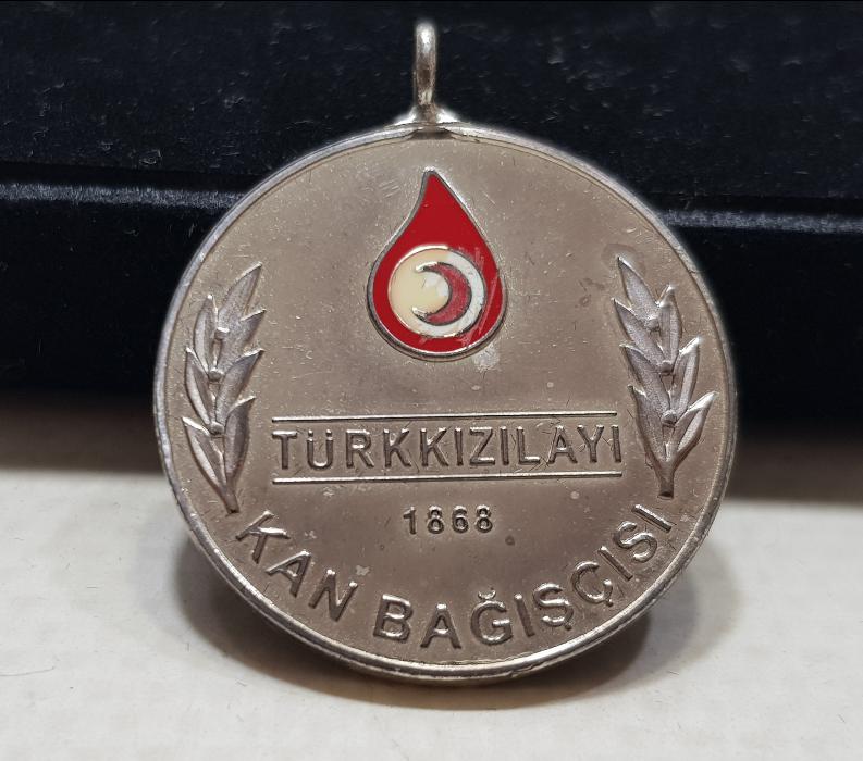 ORJİNAL KUTUSUNDA TÜRK KIZILAYI KAN BAĞIŞÇISI GÜMÜŞ MADALYA