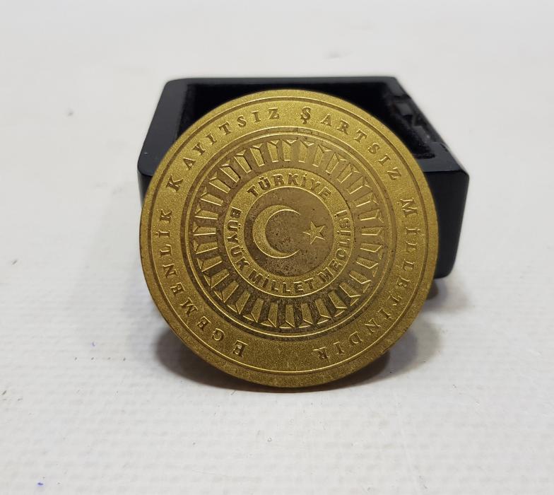 TÜRKİYE BÜYÜK MİLLET MECLİSİ ÇOK NADİR 90. YIL MADALYASI 