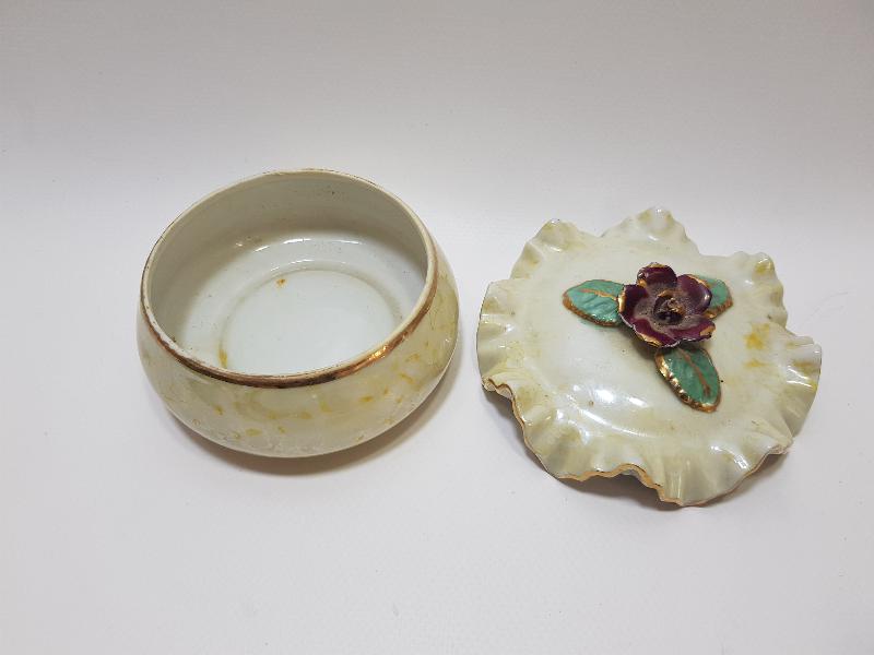 ANTİKA JAPON YAPIMI PORSELEN KAPAKLI ŞEKERLİK