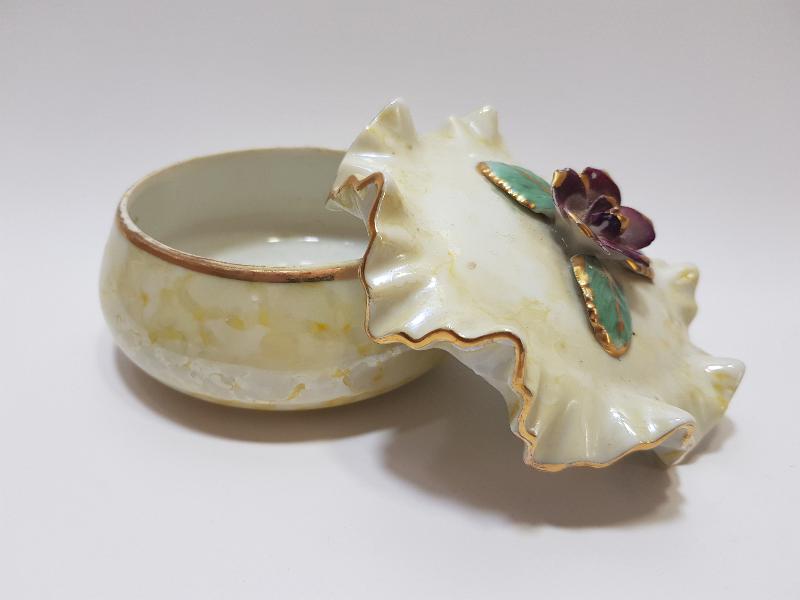 ANTİKA JAPON YAPIMI PORSELEN KAPAKLI ŞEKERLİK